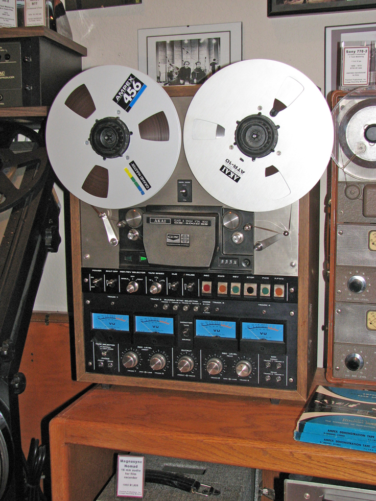 File:Vintage AFCO Senior 75 Reel-To-Reel Tape Recorder, Battery